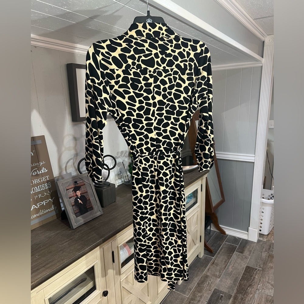 Dress​​ - Picture 6 of 6